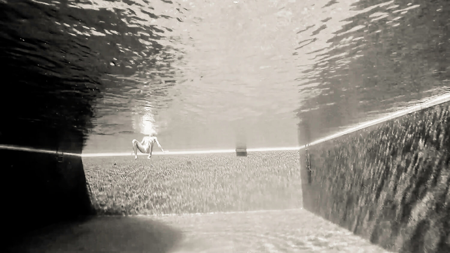 Enfin le fond. Fini L'infini.