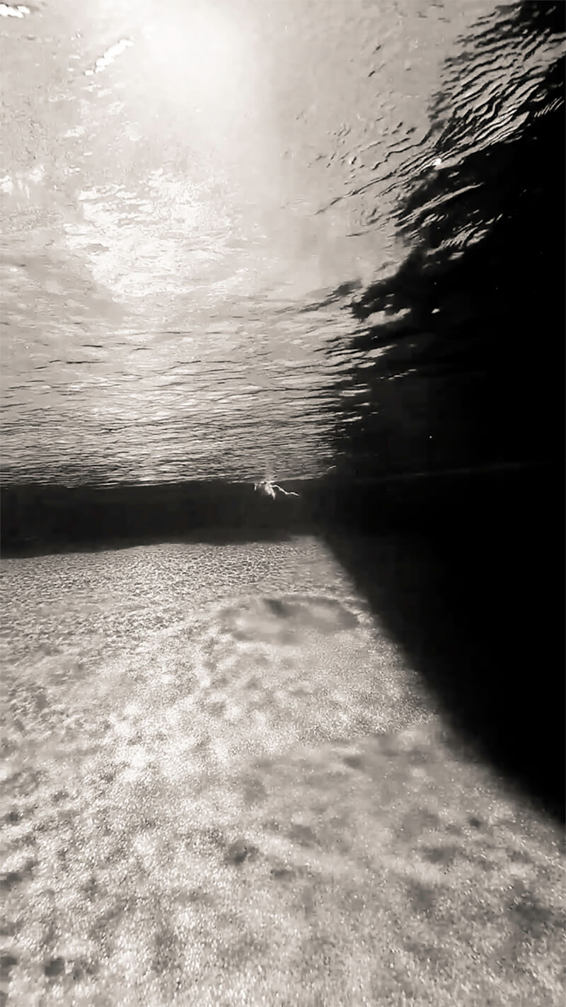 Enfin le fond. Fini L'infini.